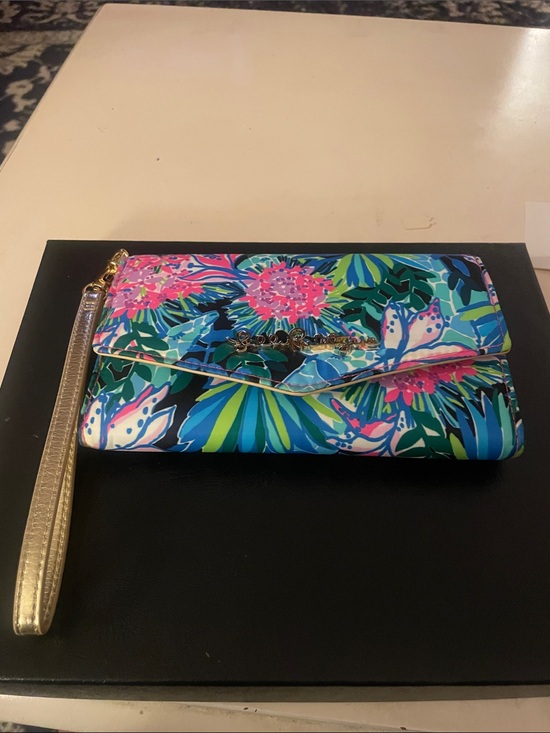 Lilly Pulitzer Handbags - Lilly Pulitzer Tropical Floral Wristlet Clutch in Blue, Pink, Green and Gold